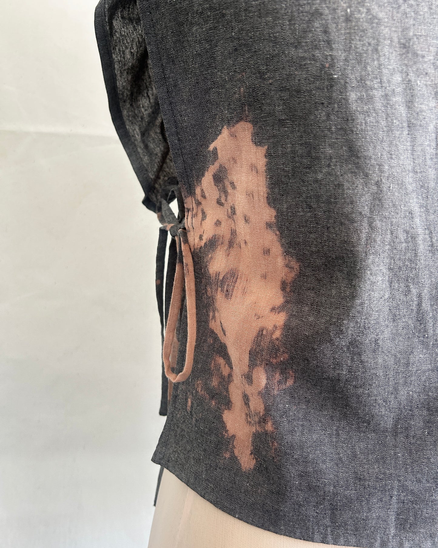 no. 30: pucker bib black no. 2