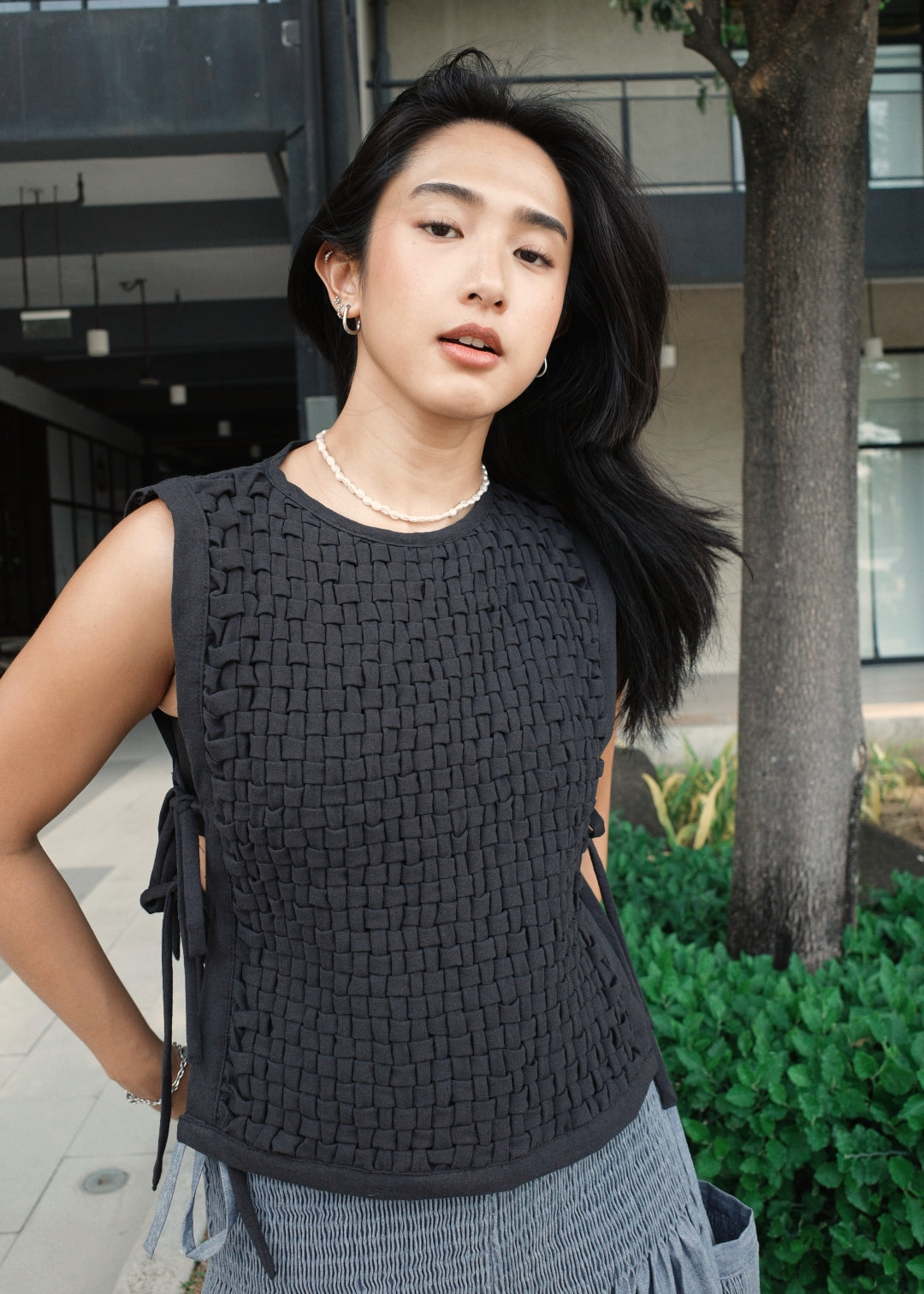 weave bib - stonewashed linen, black