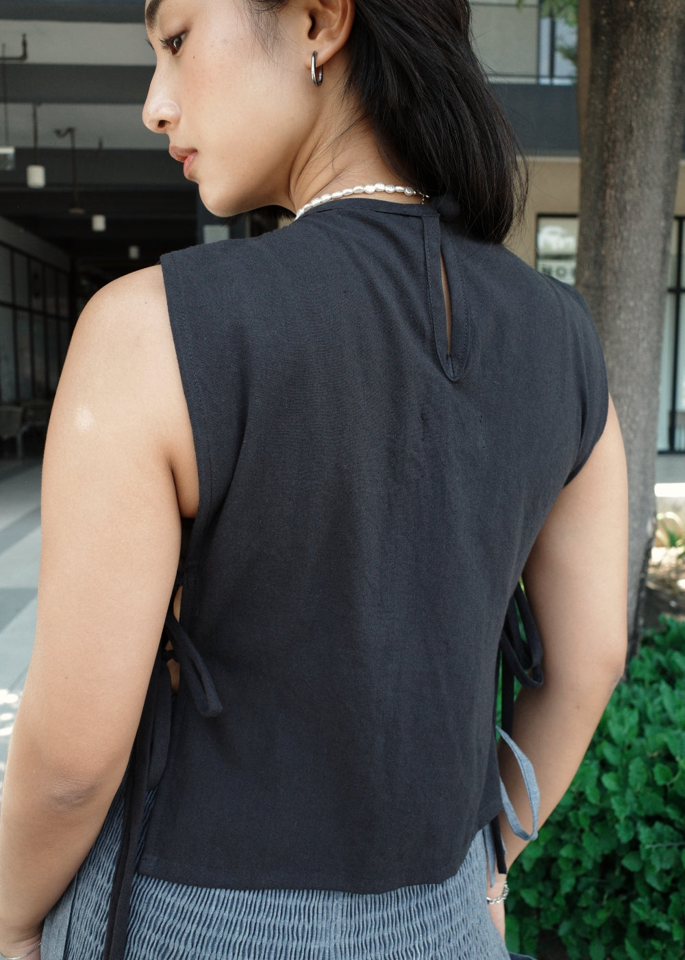 weave bib - stonewashed linen, black