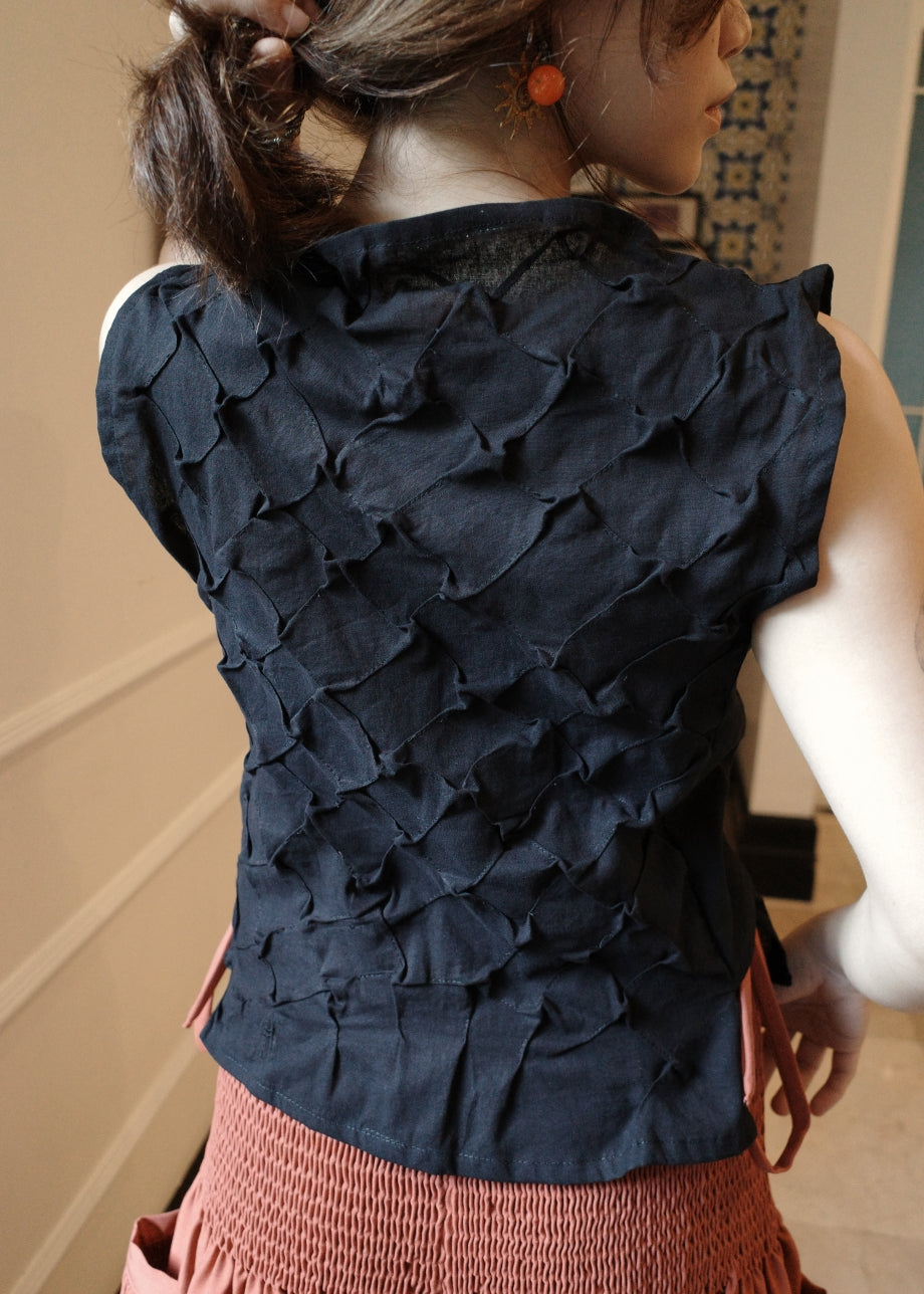 tria top - black stonewashed linen