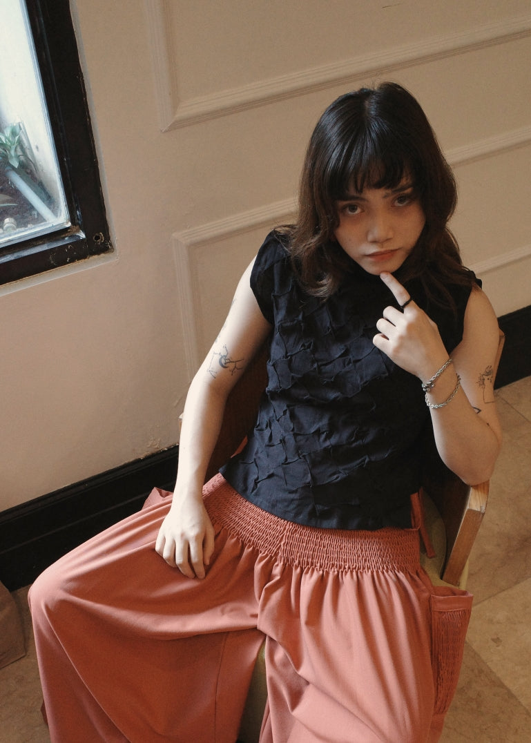 tria top - black stonewashed linen