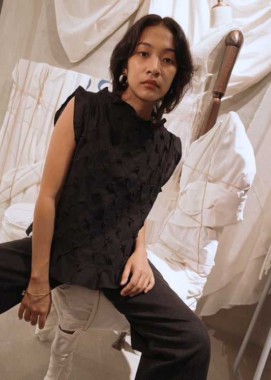 tria top - black stonewashed linen