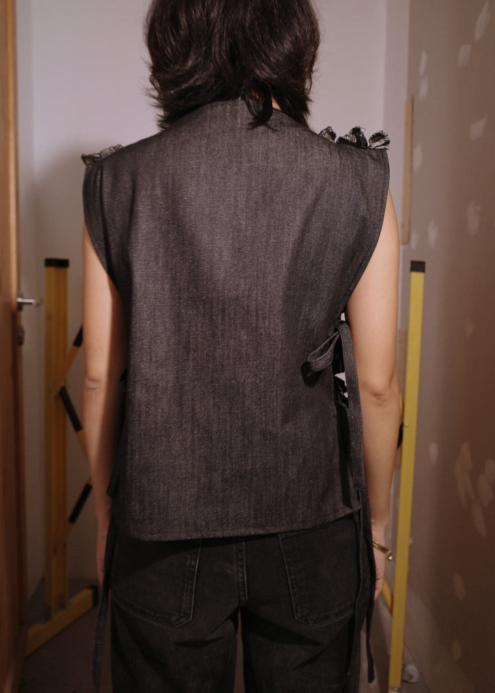 ruffle bib - black denim