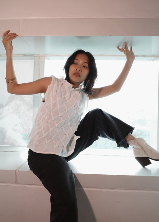 tria top - white stonewashed linen