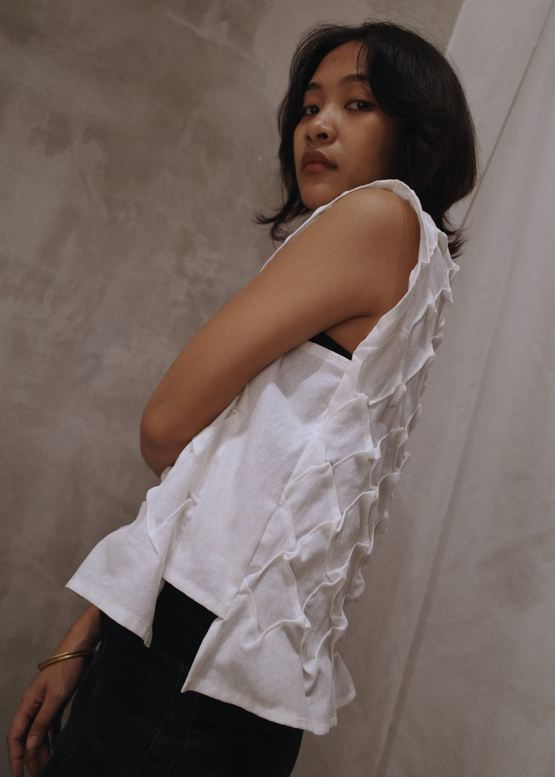 tria top - white stonewashed linen