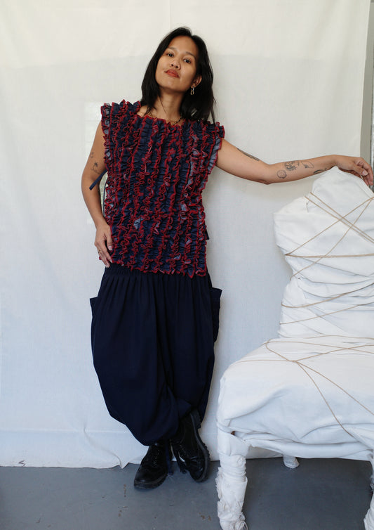 ruffle bib XL - soft maong navy + red