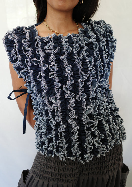ruffle bib XL - soft maong navy + white