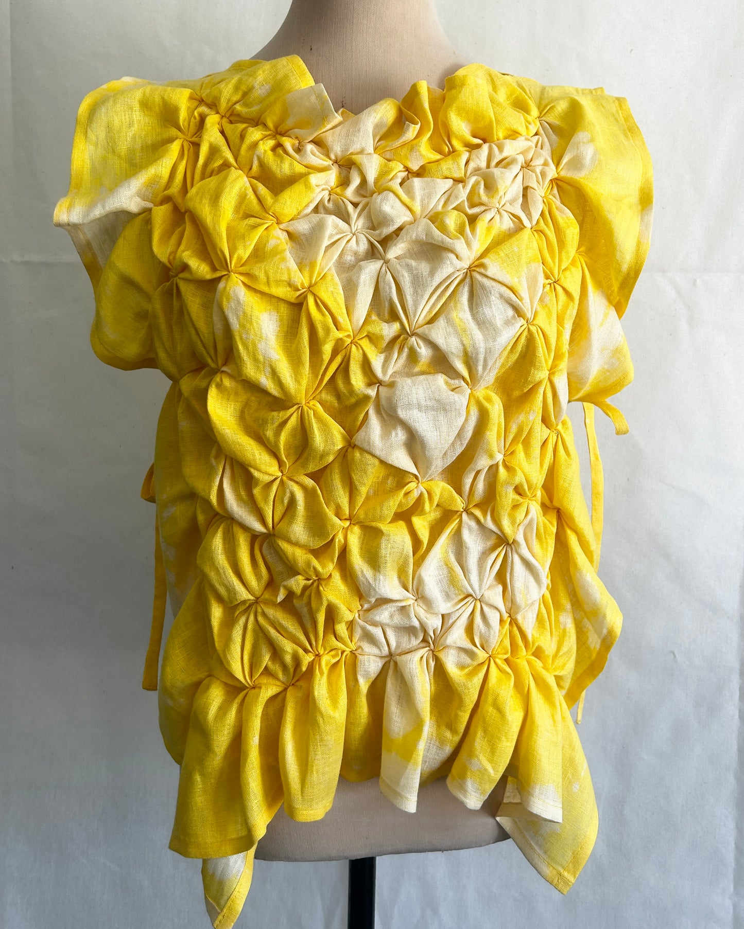no. 33 pucker bib lemon