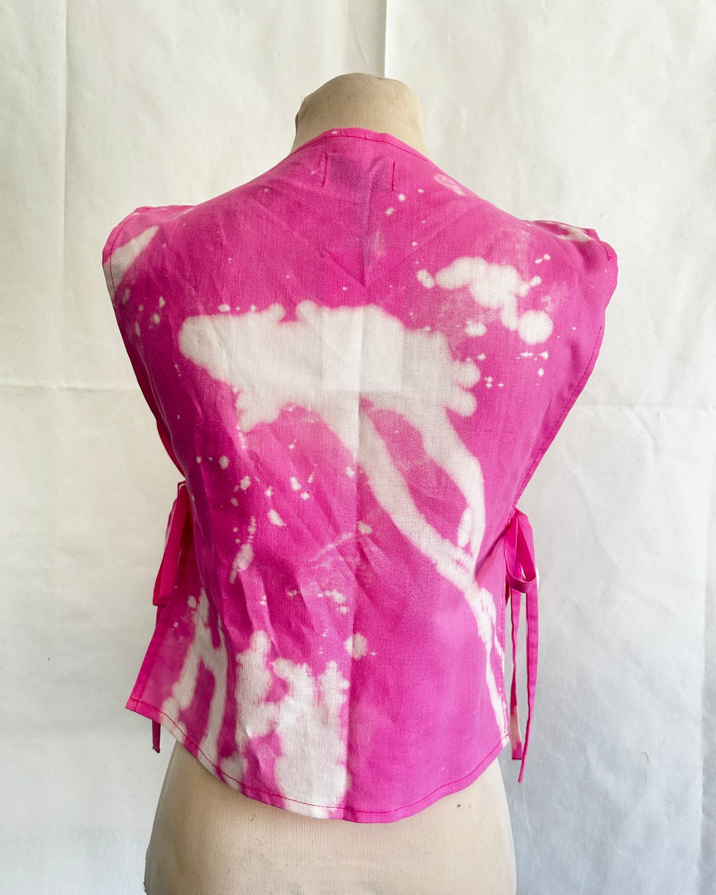 no. 31 pucker bib fuchsia