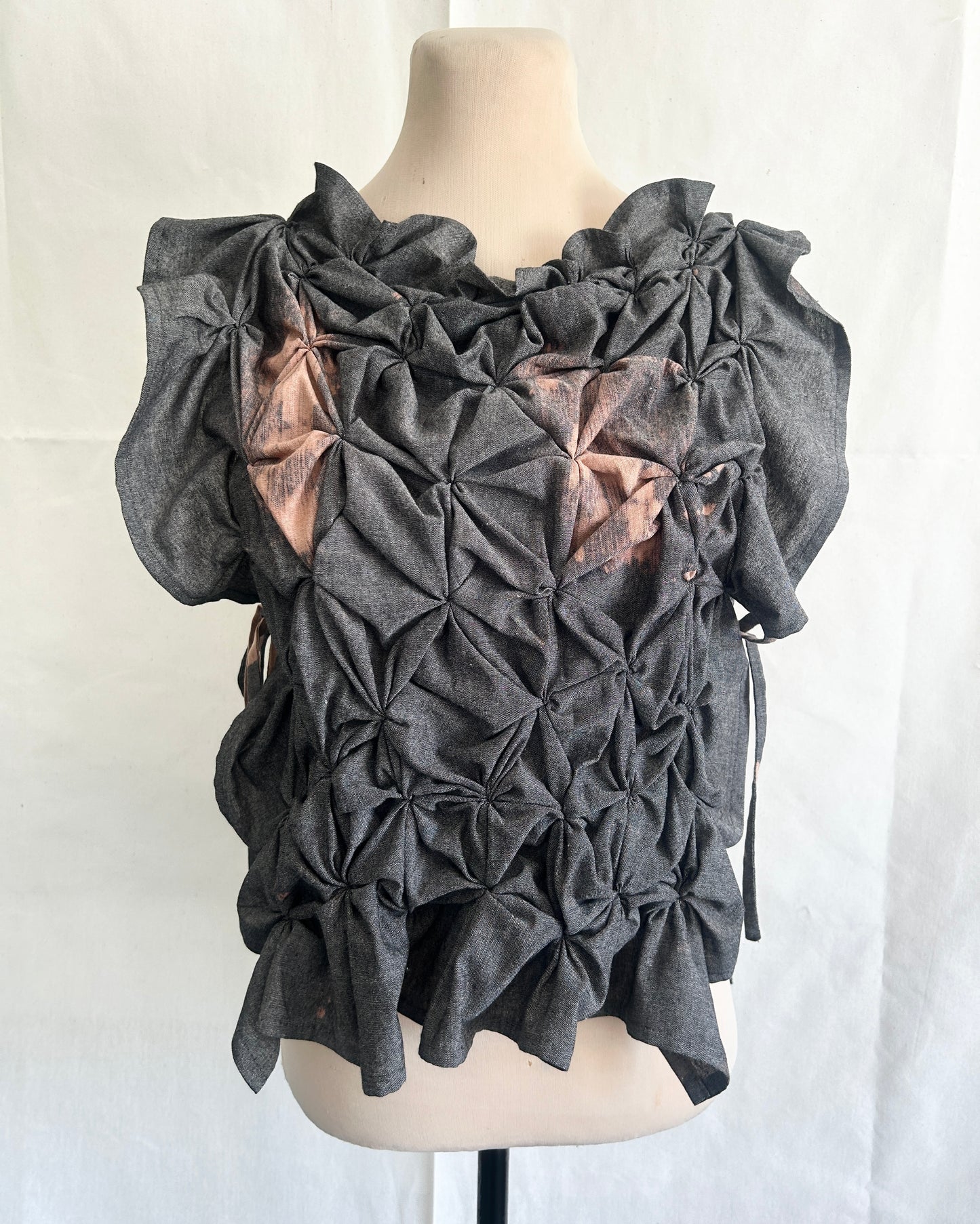 no. 30: pucker bib black no. 2