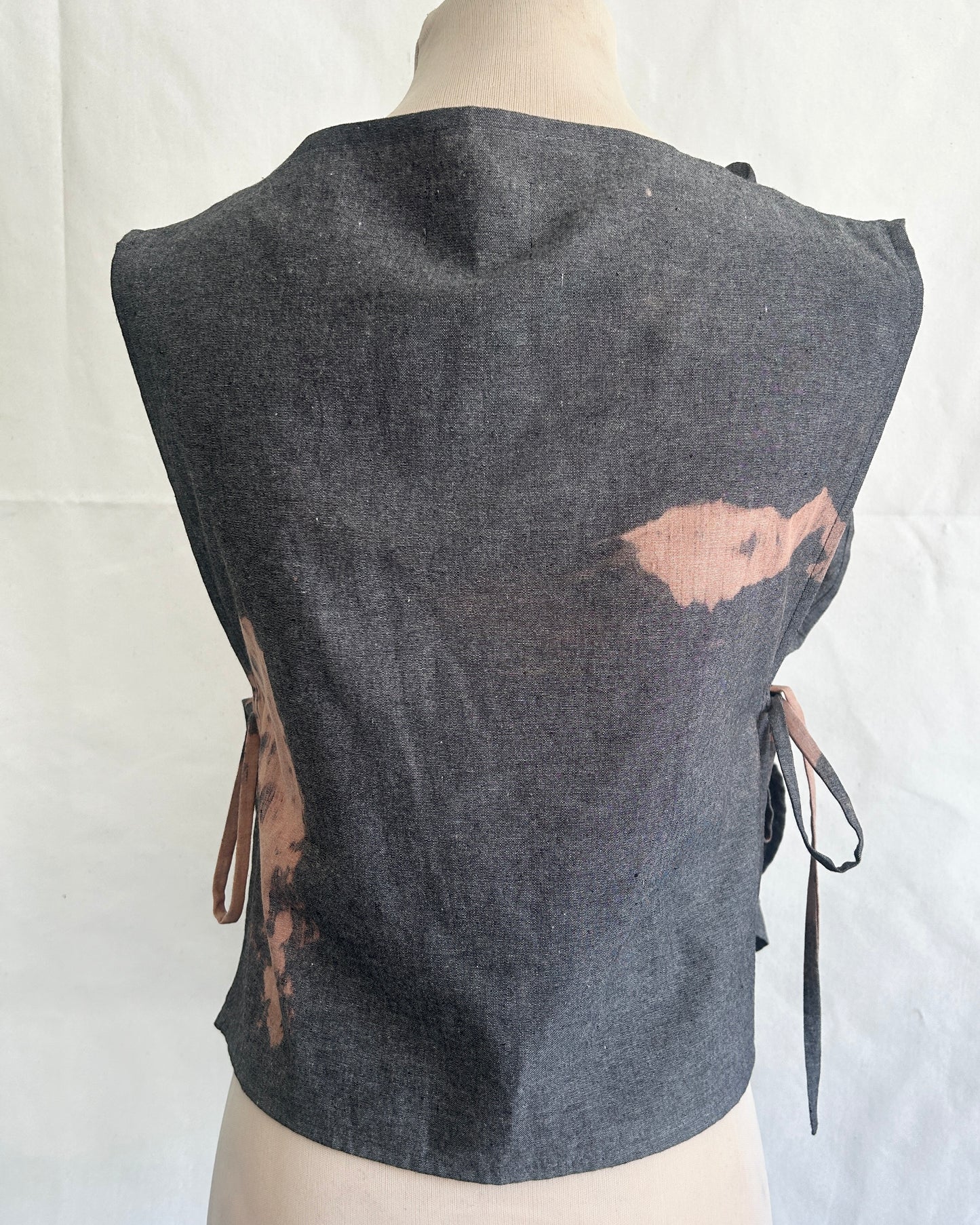 no. 30: pucker bib black no. 2