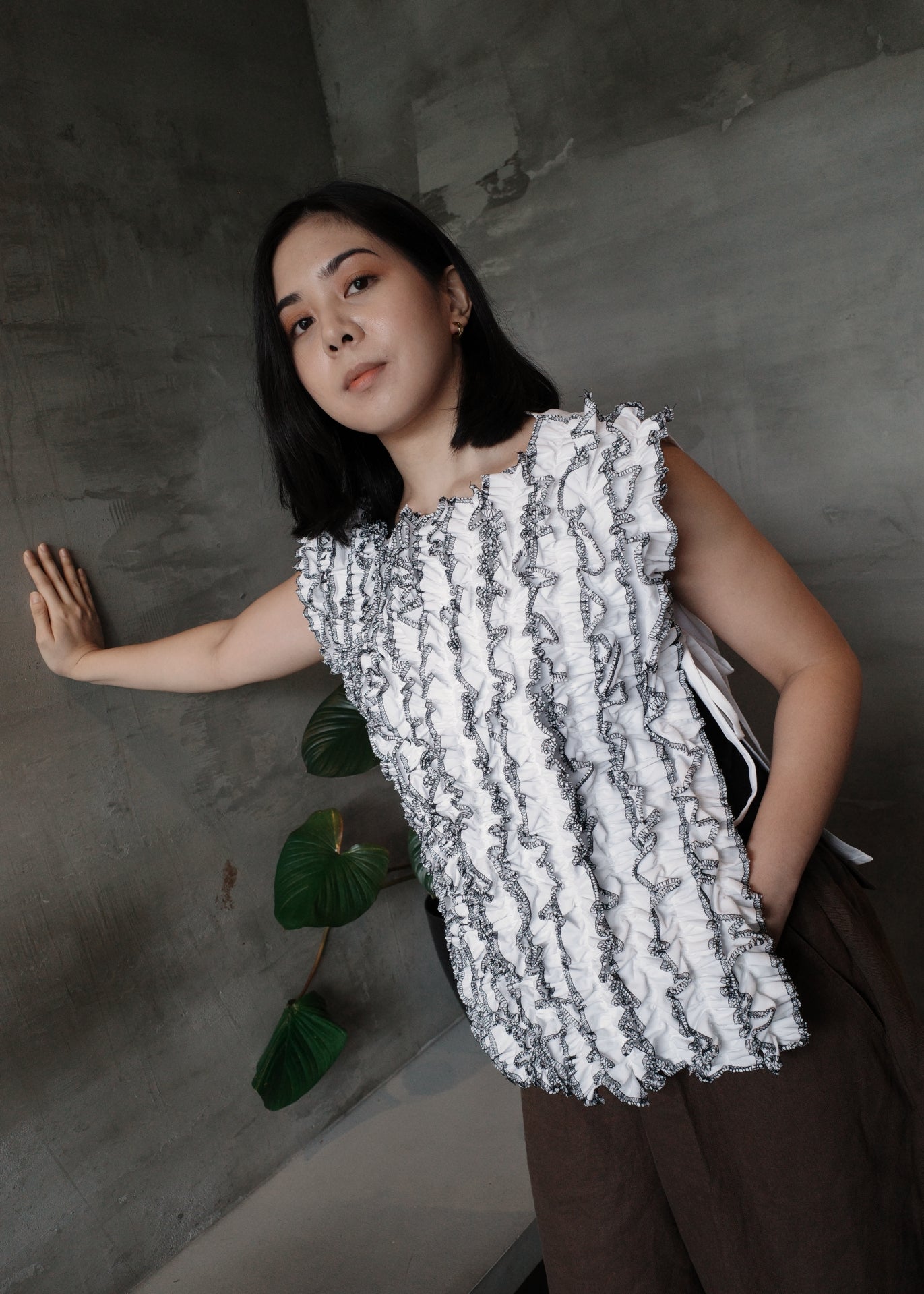 ruffle bib XL - white soft twill