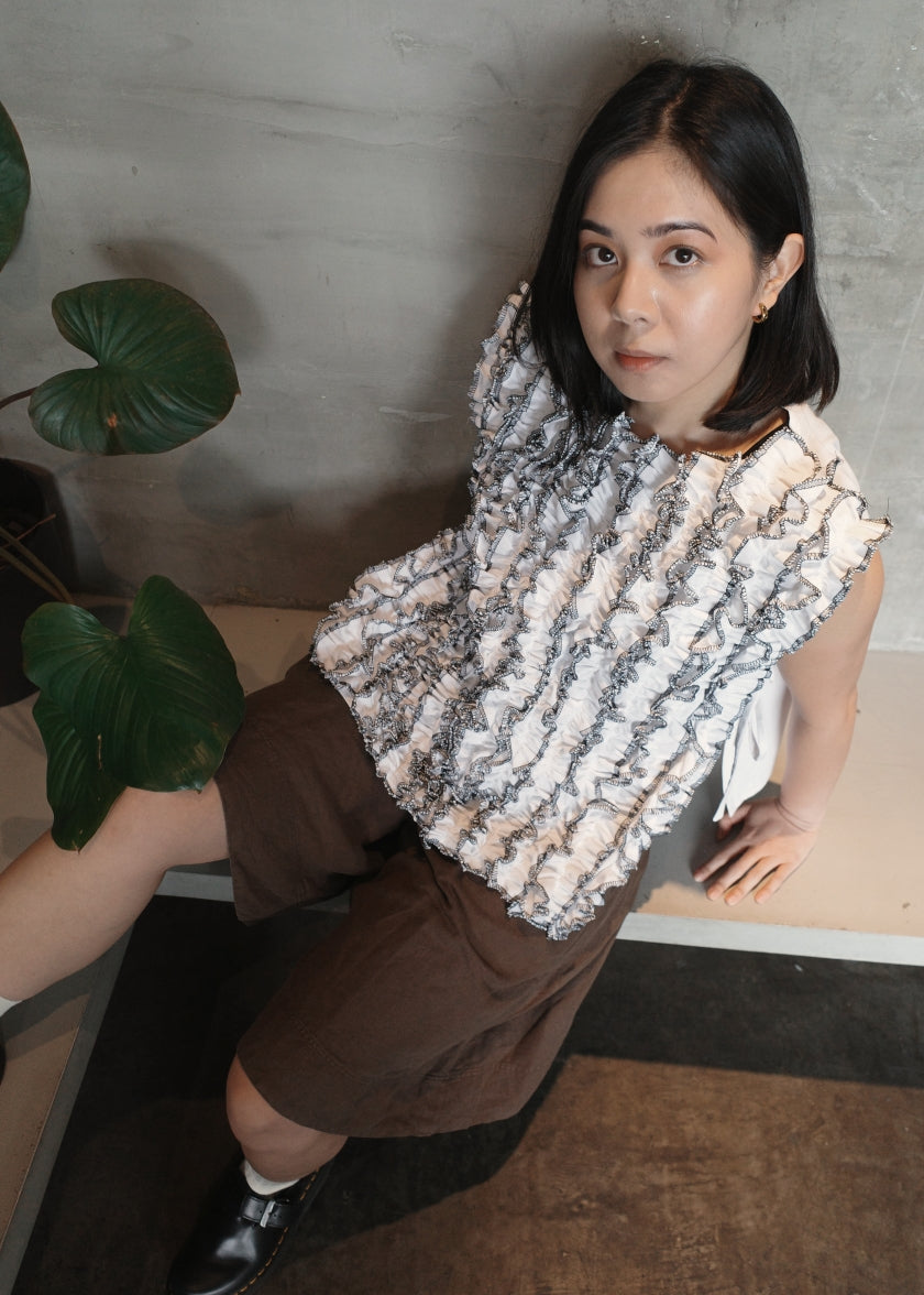 ruffle bib XL - white soft twill