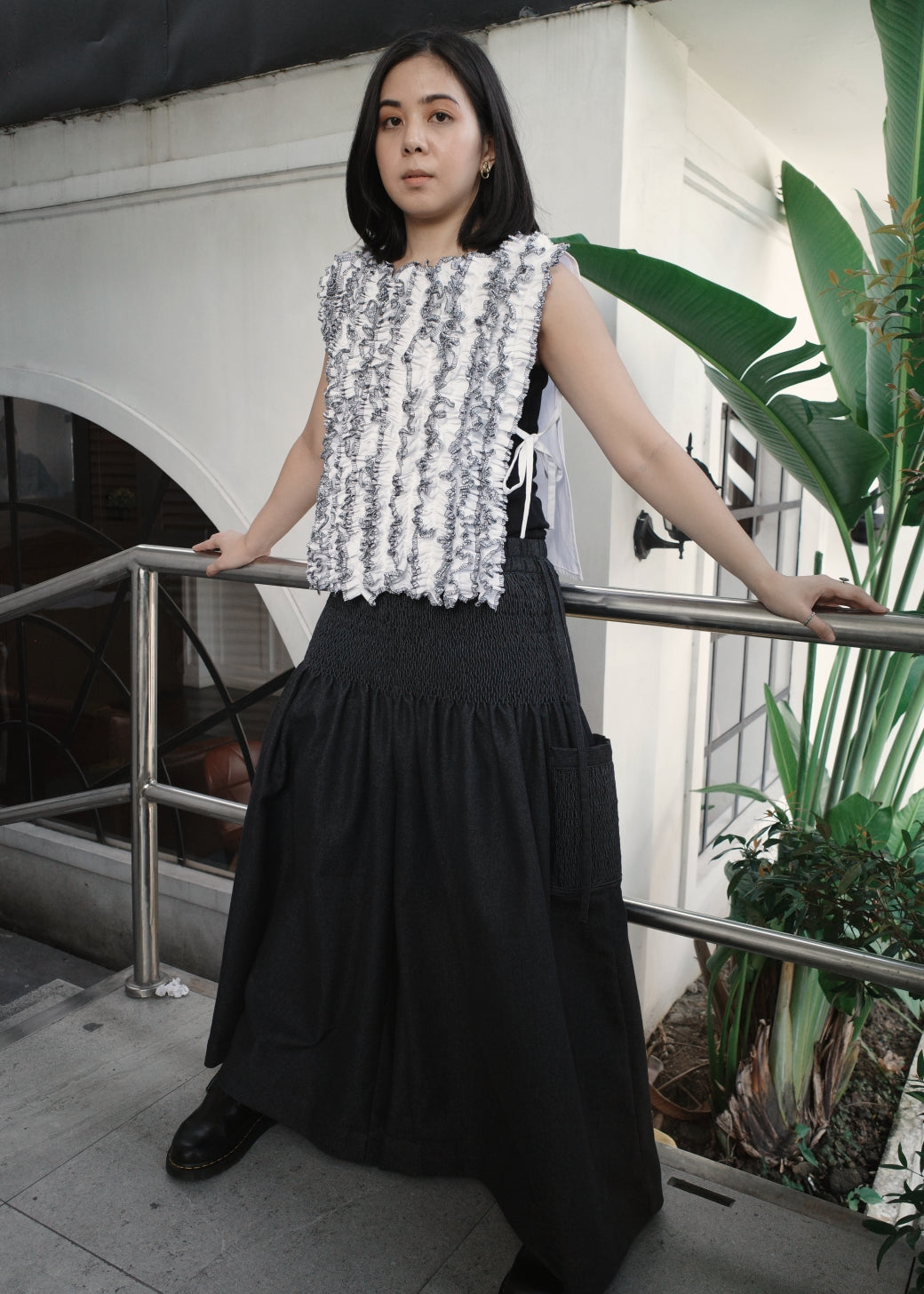 ruffle bib - white soft twill