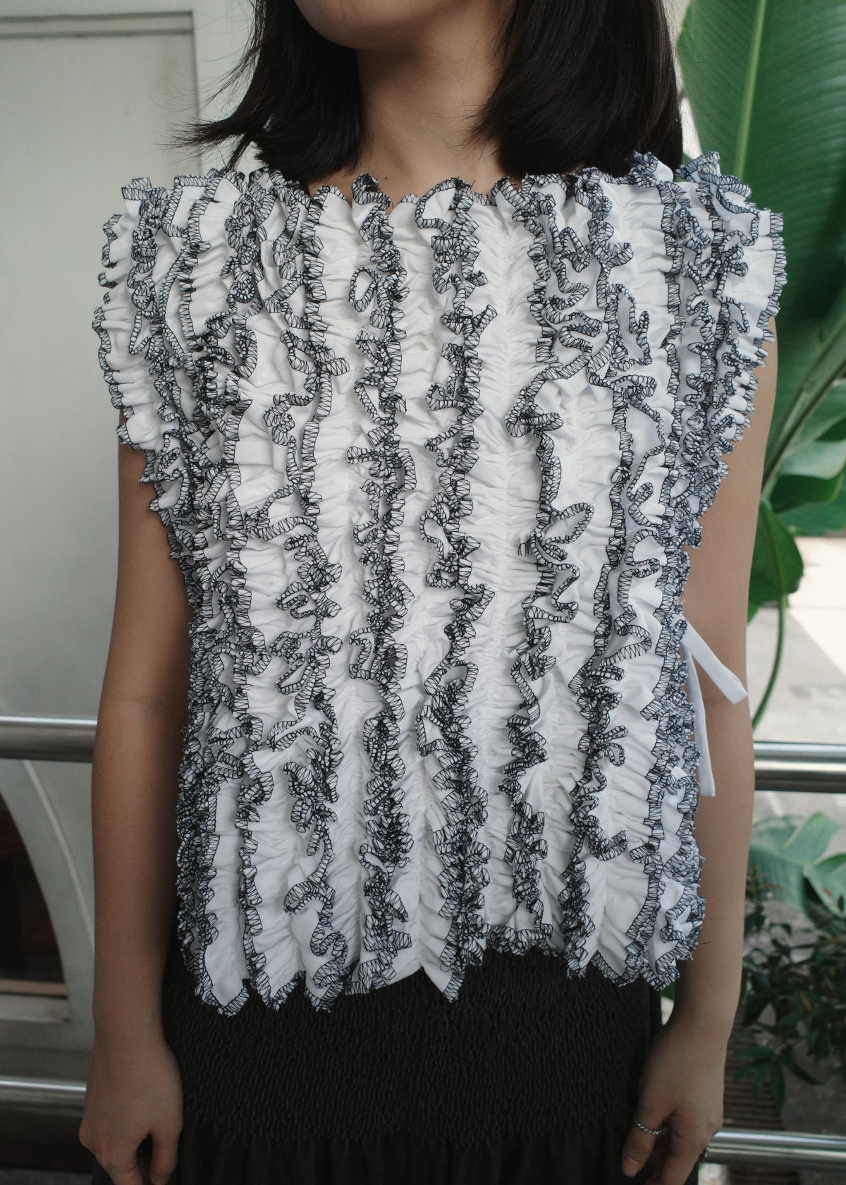 ruffle bib - white soft twill