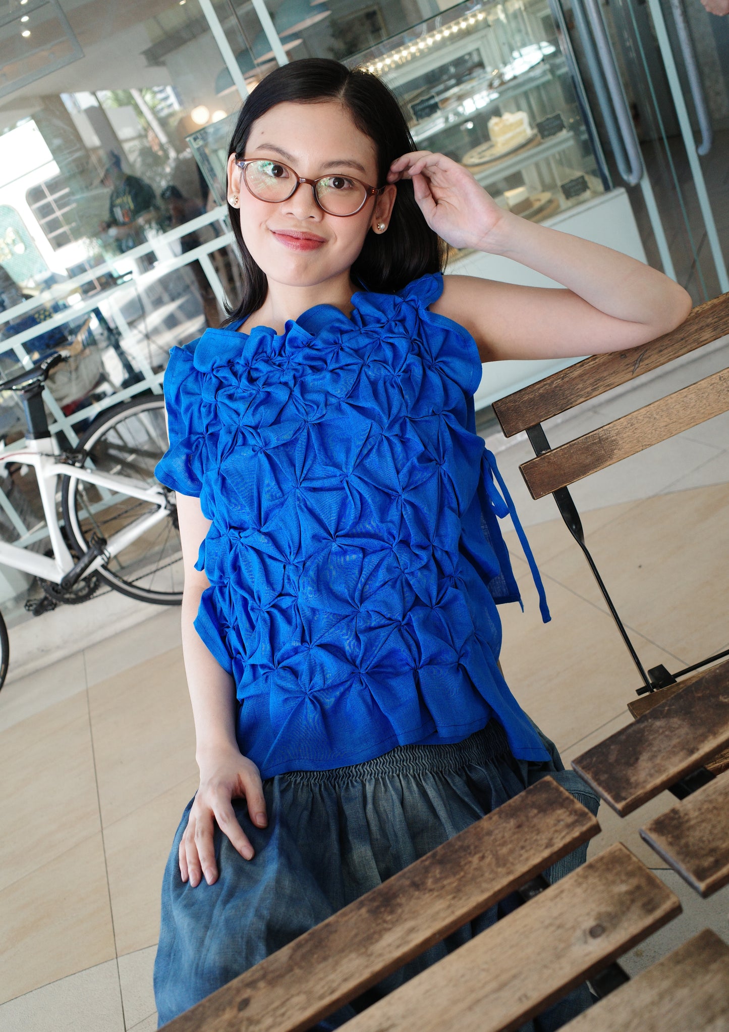 pucker bib- royal blue