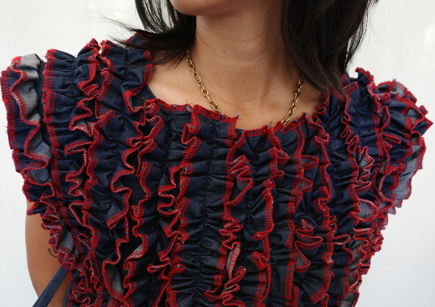 ruffle bib XL - soft maong navy + red