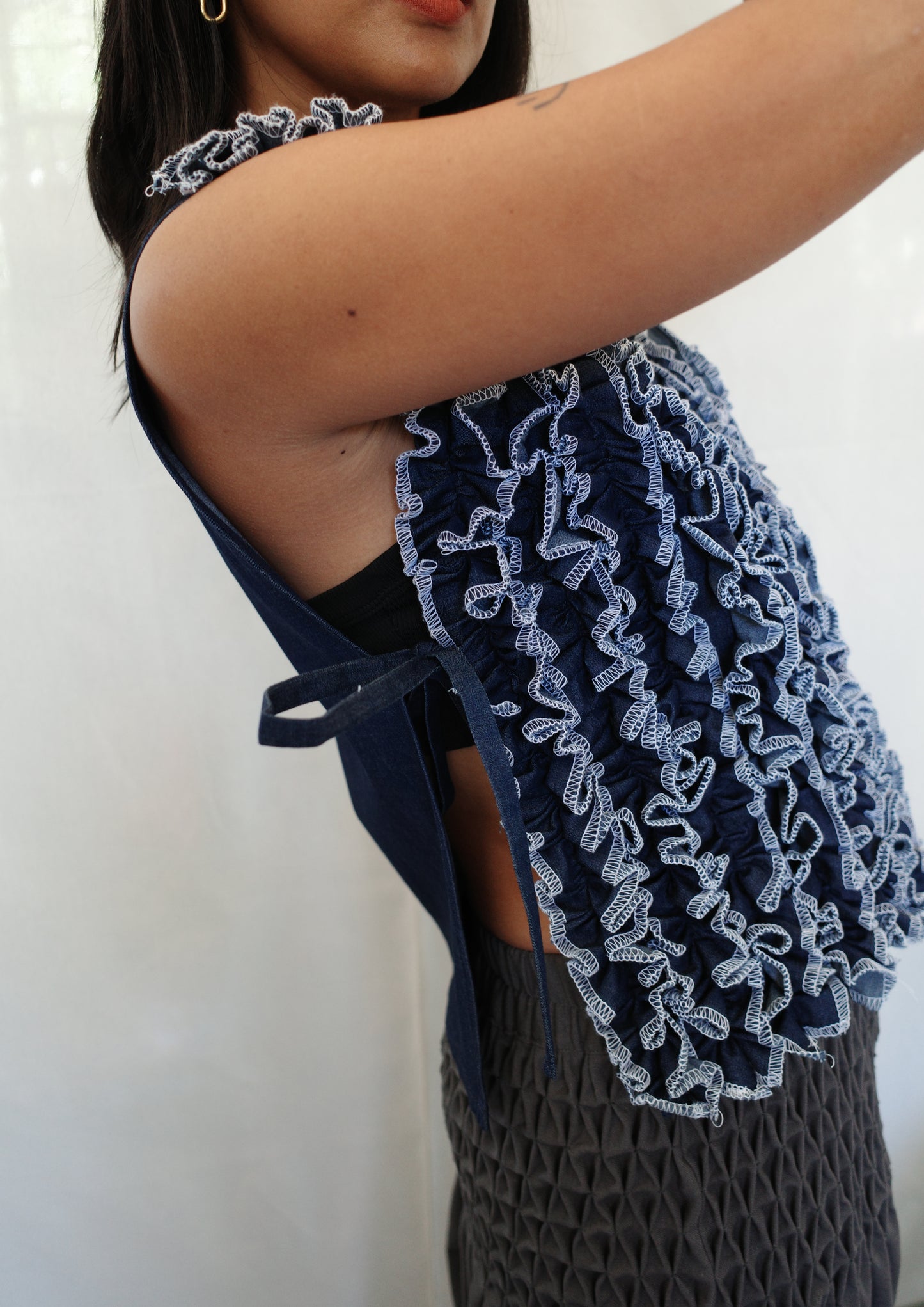 ruffle bib - soft maong navy + white