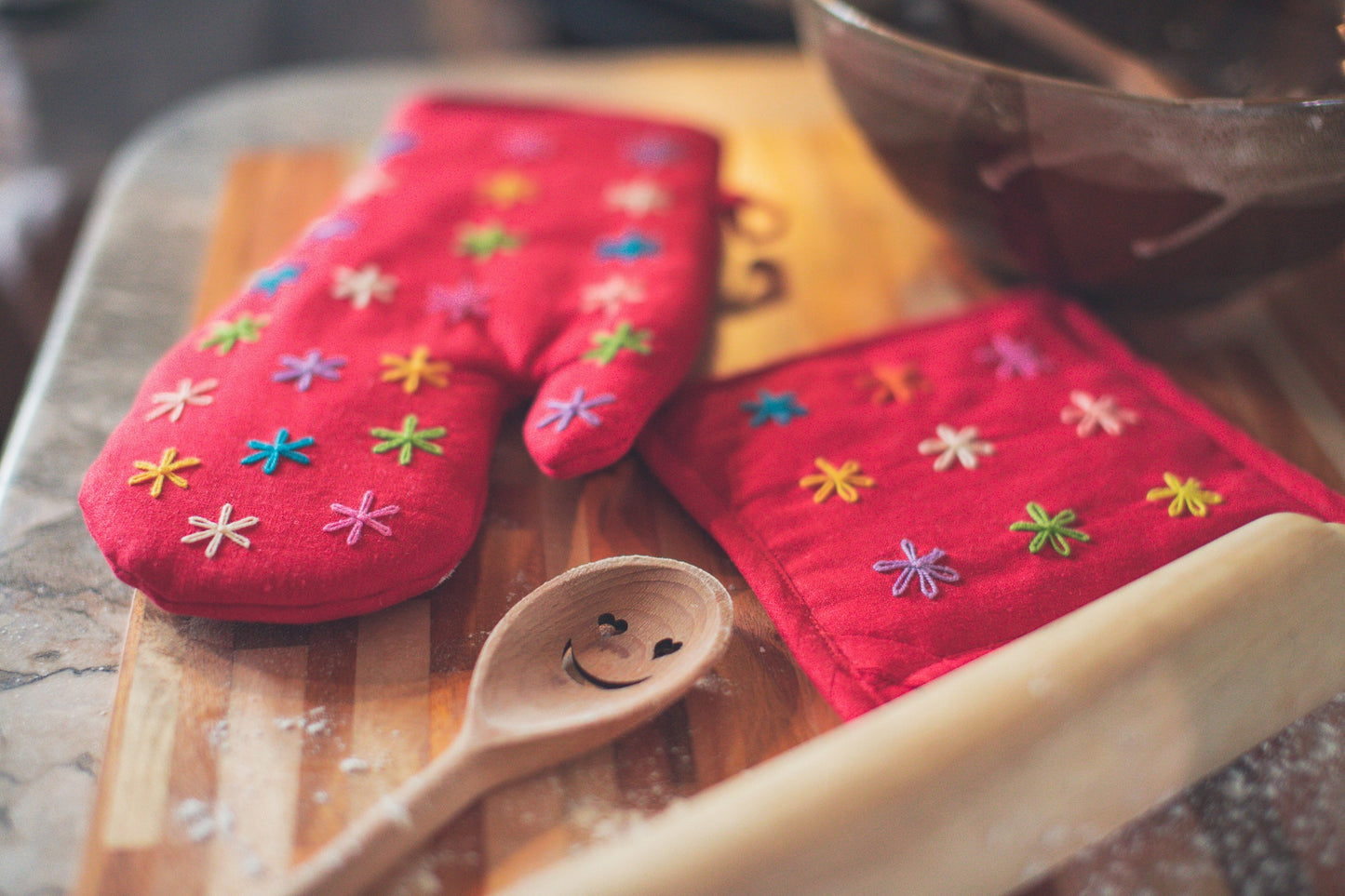 Susan Oven Mitt & Potholder Set - Red Linen